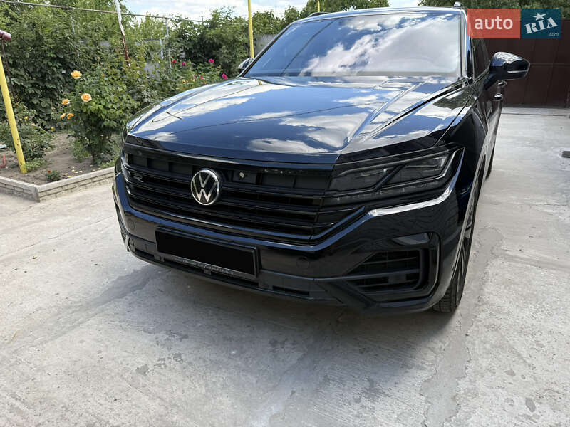 Позашляховик / Кросовер Volkswagen Touareg 2022 в 