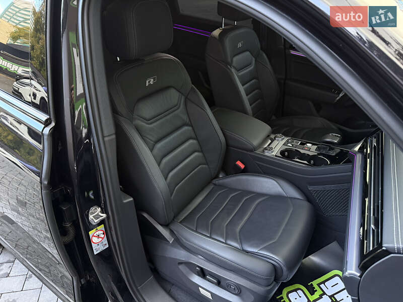 Внедорожник / Кроссовер Volkswagen Touareg 2020 в Киеве