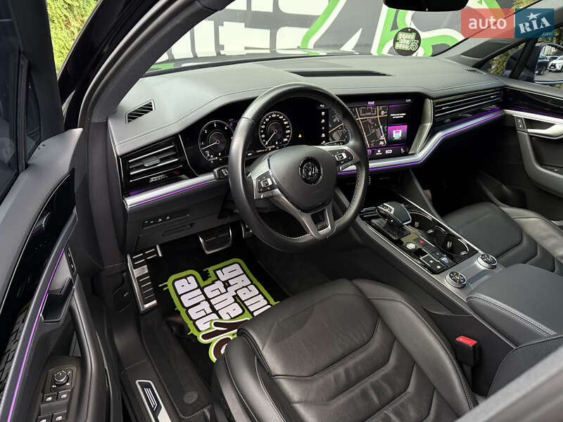 Внедорожник / Кроссовер Volkswagen Touareg 2020 в Киеве