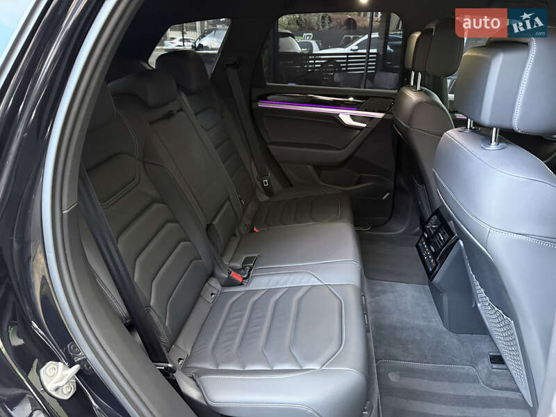 Внедорожник / Кроссовер Volkswagen Touareg 2020 в Киеве