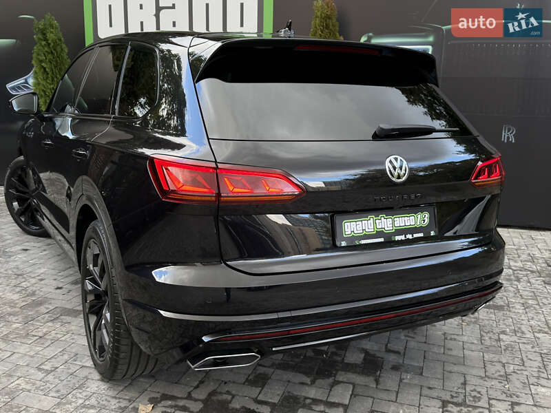 Внедорожник / Кроссовер Volkswagen Touareg 2020 в Киеве