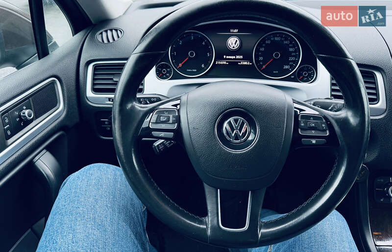 Позашляховик / Кросовер Volkswagen Touareg 2014 в Луцьку