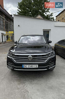 Внедорожник / Кроссовер Volkswagen Touareg 2018 в Николаеве