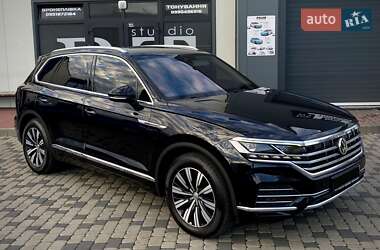 Внедорожник / Кроссовер Volkswagen Touareg 2019 в 