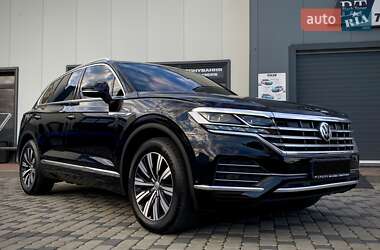 Внедорожник / Кроссовер Volkswagen Touareg 2019 в 