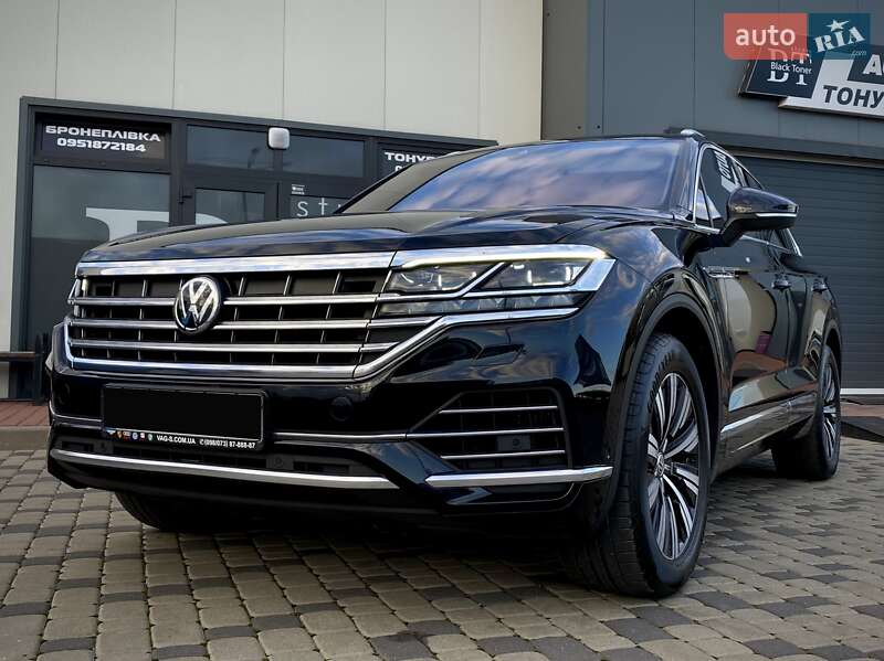 Позашляховик / Кросовер Volkswagen Touareg 2019 в Мукачевому