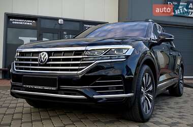Внедорожник / Кроссовер Volkswagen Touareg 2019 в 