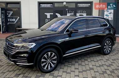 Внедорожник / Кроссовер Volkswagen Touareg 2019 в 
