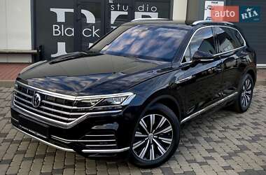 Внедорожник / Кроссовер Volkswagen Touareg 2019 в 