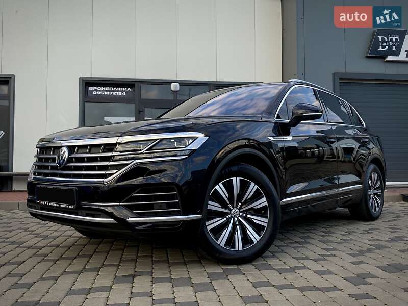 Позашляховик / Кросовер Volkswagen Touareg 2019 в Мукачевому