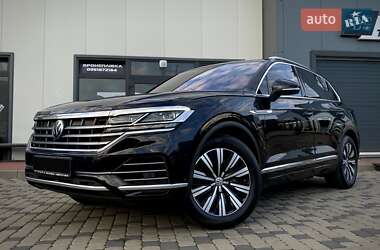 Внедорожник / Кроссовер Volkswagen Touareg 2019 в 