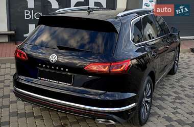 Внедорожник / Кроссовер Volkswagen Touareg 2019 в 