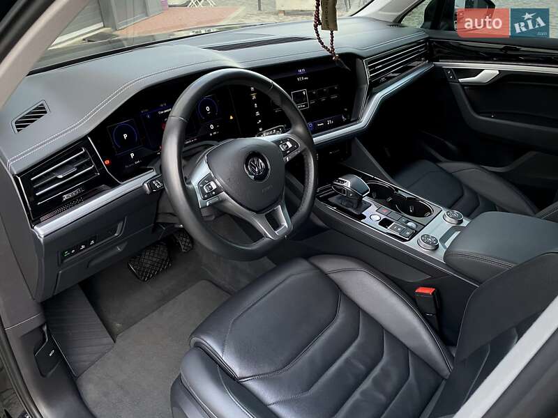 Позашляховик / Кросовер Volkswagen Touareg 2019 в Мукачевому