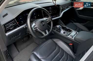 Внедорожник / Кроссовер Volkswagen Touareg 2019 в 