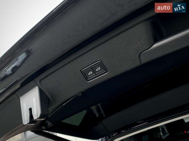 Позашляховик / Кросовер Volkswagen Touareg 2019 в Мукачевому