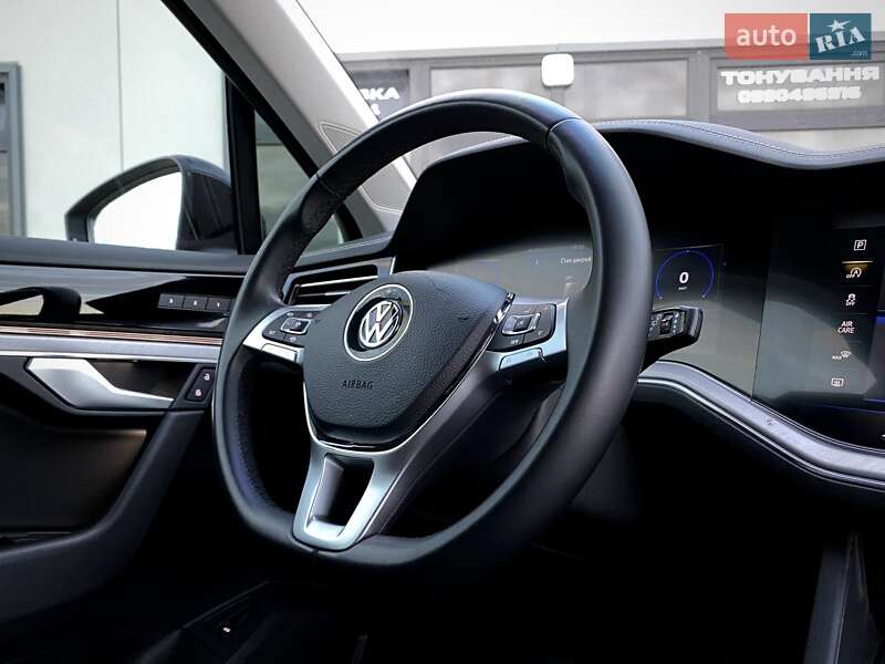 Позашляховик / Кросовер Volkswagen Touareg 2019 в Мукачевому
