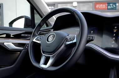 Внедорожник / Кроссовер Volkswagen Touareg 2019 в 