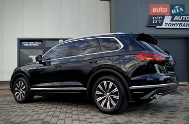 Внедорожник / Кроссовер Volkswagen Touareg 2019 в 
