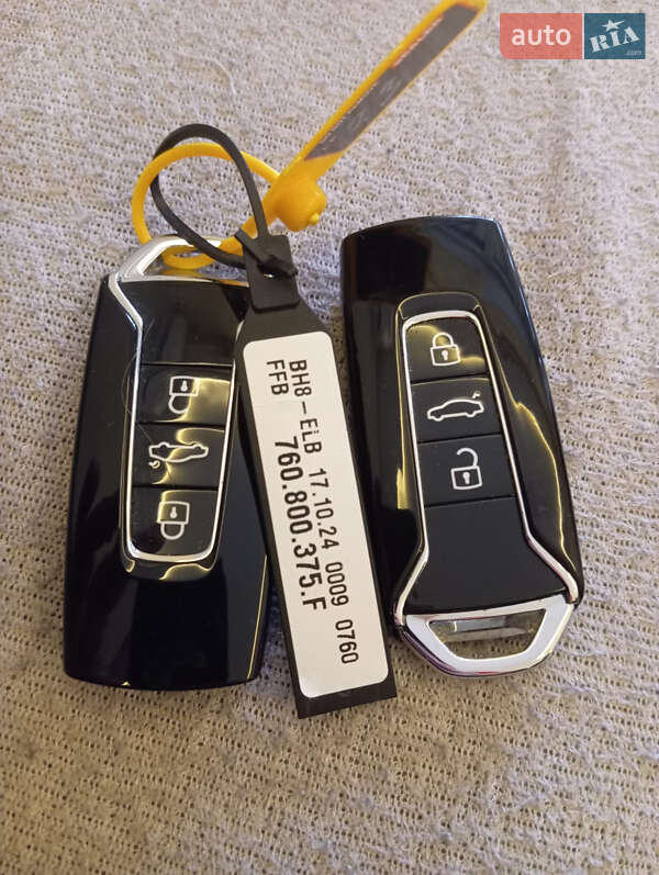 Позашляховик / Кросовер Volkswagen Touareg 2024 в Бучі