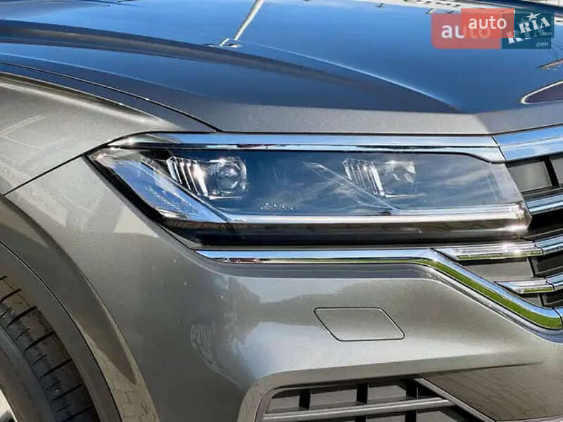Позашляховик / Кросовер Volkswagen Touareg 2024 в Бучі