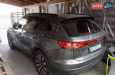 Позашляховик / Кросовер Volkswagen Touareg 2024 в Бучі