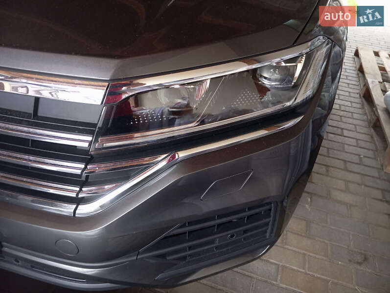 Позашляховик / Кросовер Volkswagen Touareg 2024 в Бучі