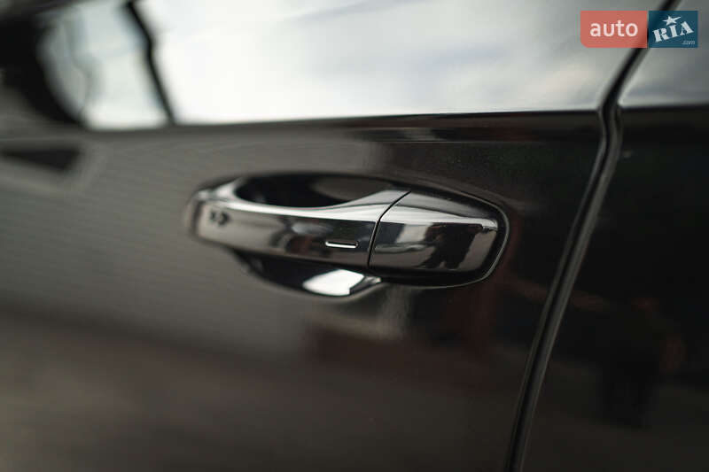 Позашляховик / Кросовер Volkswagen Touareg 2019 в Луцьку
