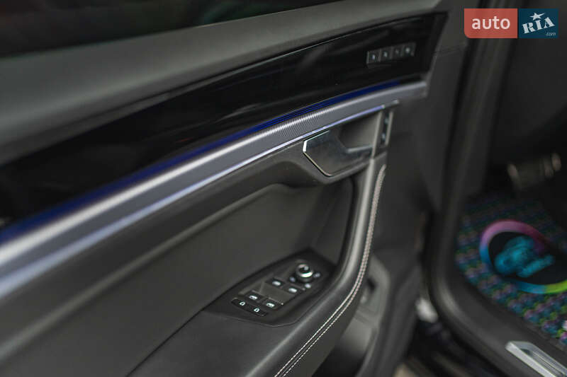 Позашляховик / Кросовер Volkswagen Touareg 2019 в Луцьку