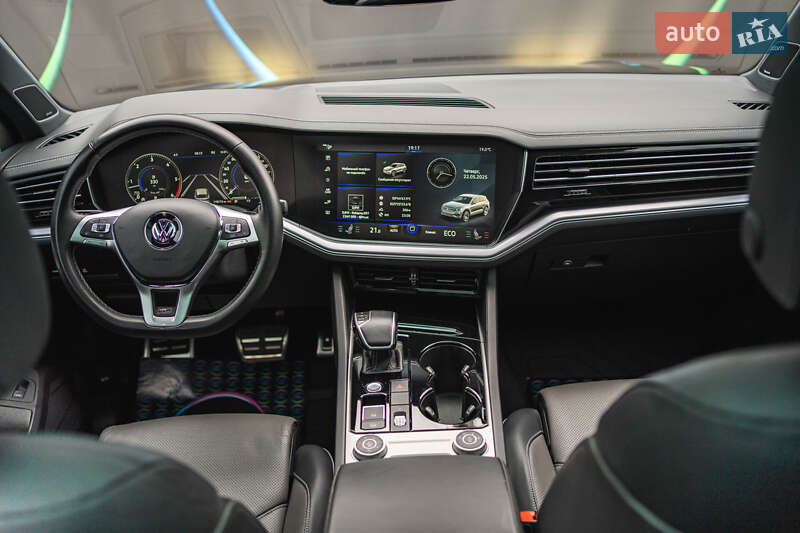 Позашляховик / Кросовер Volkswagen Touareg 2019 в Луцьку
