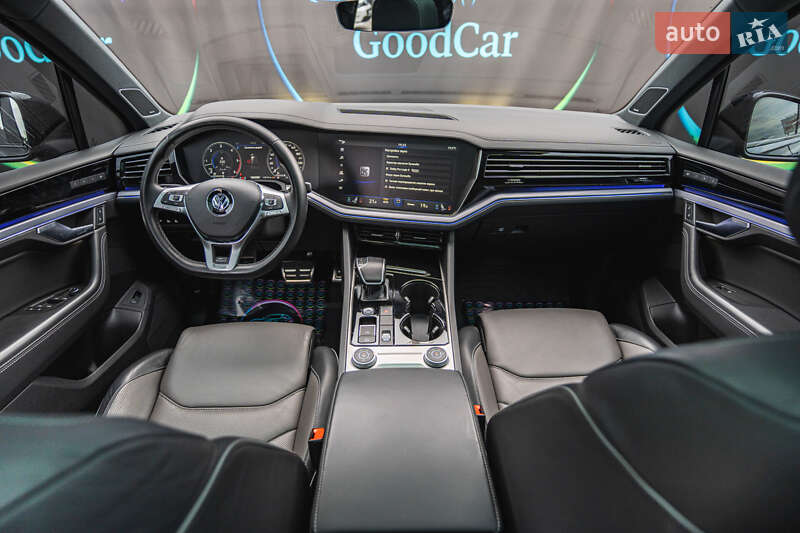 Позашляховик / Кросовер Volkswagen Touareg 2019 в Луцьку
