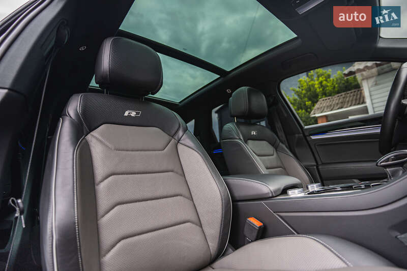Позашляховик / Кросовер Volkswagen Touareg 2019 в Луцьку