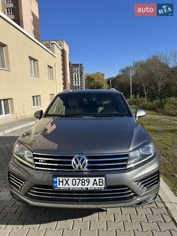 Внедорожник / Кроссовер Volkswagen Touareg 2016 в Хмельницком