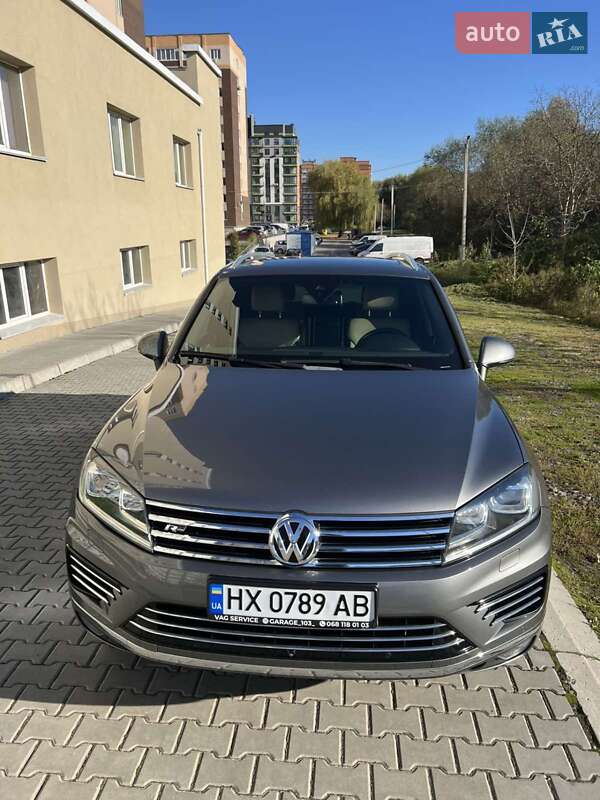 Внедорожник / Кроссовер Volkswagen Touareg 2016 в Хмельницком