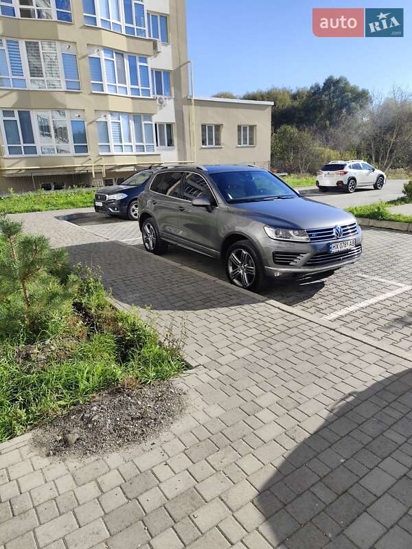Внедорожник / Кроссовер Volkswagen Touareg 2016 в Хмельницком