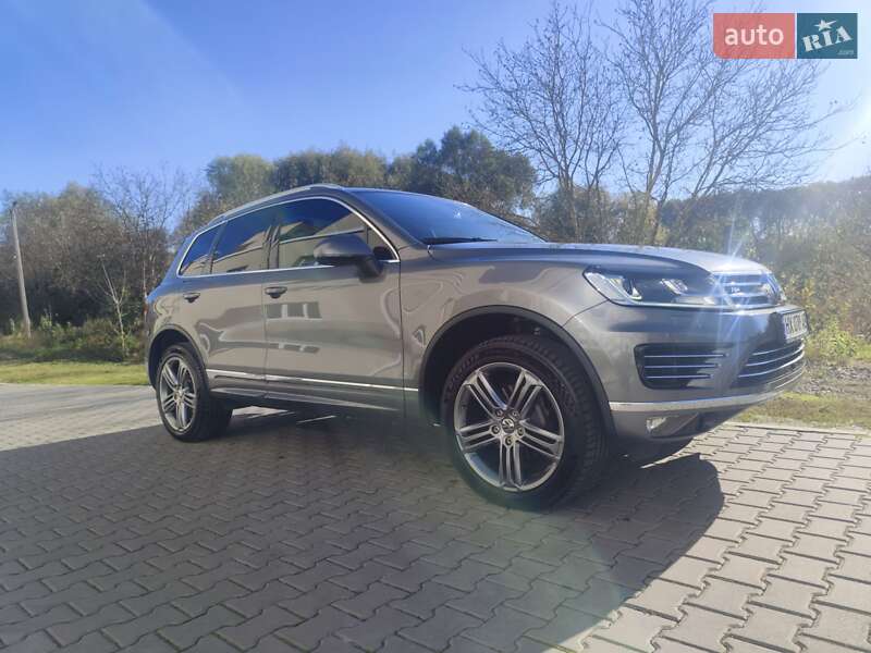 Внедорожник / Кроссовер Volkswagen Touareg 2016 в Хмельницком