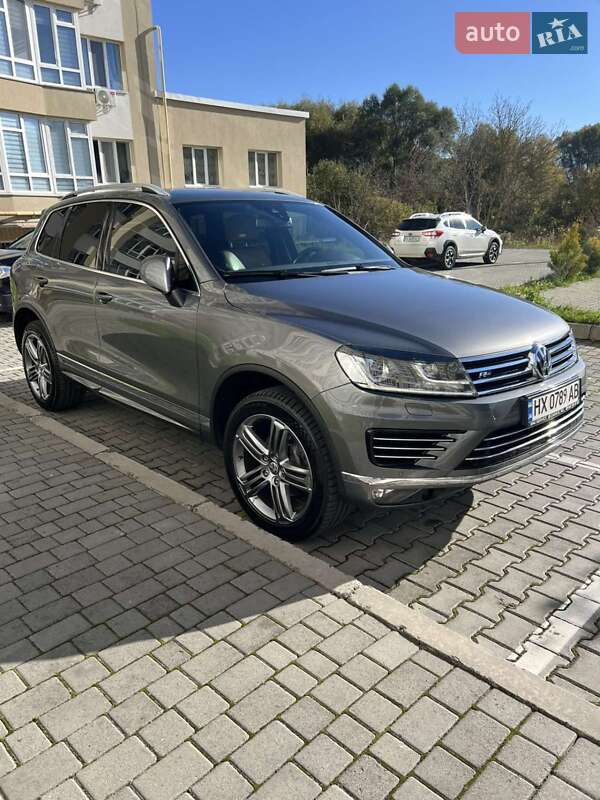 Внедорожник / Кроссовер Volkswagen Touareg 2016 в Хмельницком
