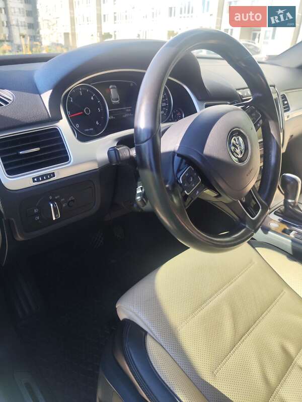 Внедорожник / Кроссовер Volkswagen Touareg 2016 в Хмельницком