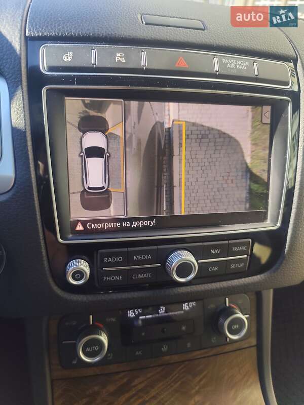 Внедорожник / Кроссовер Volkswagen Touareg 2016 в Хмельницком