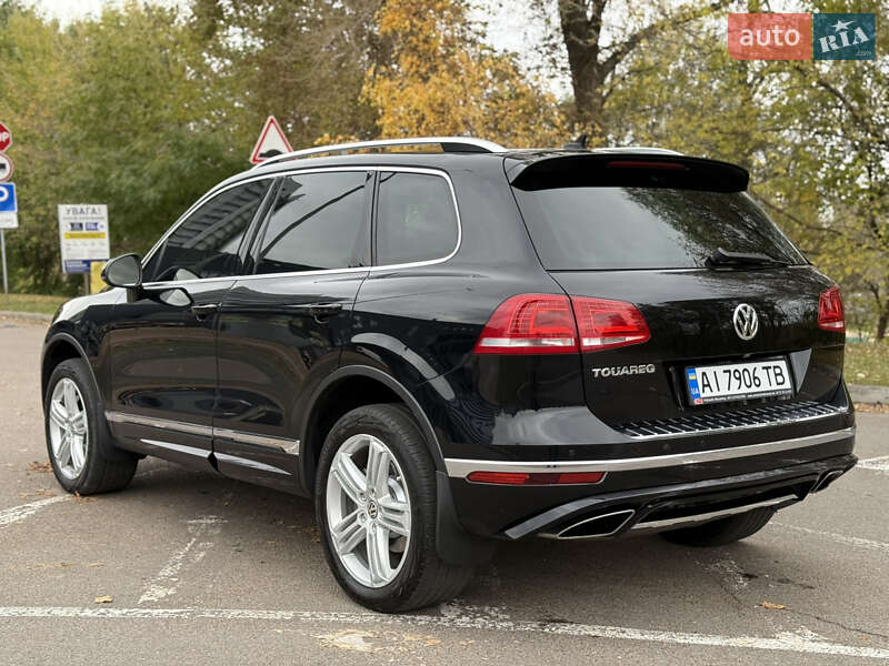Позашляховик / Кросовер Volkswagen Touareg 2015 в Києві