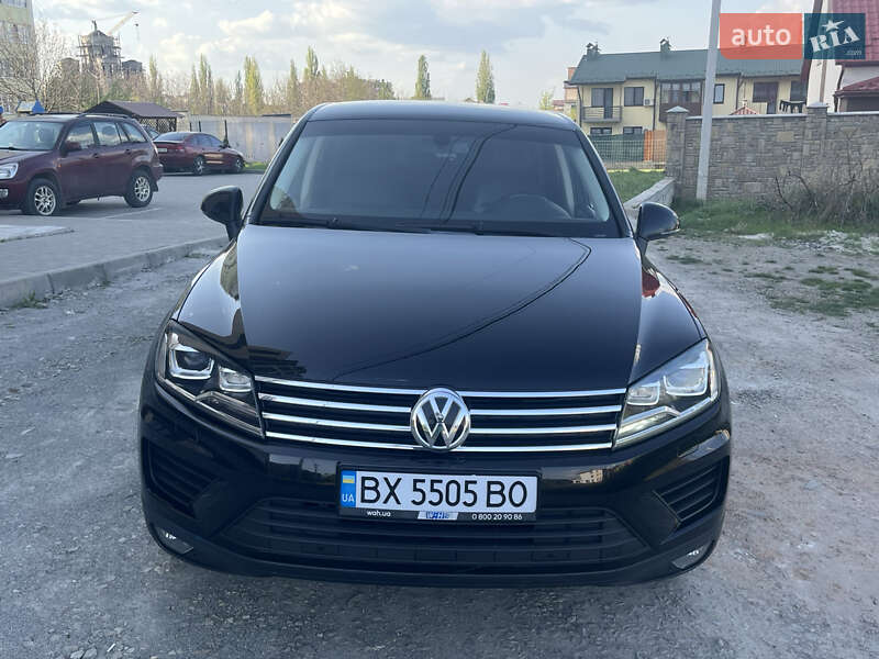 Позашляховик / Кросовер Volkswagen Touareg 2015 в 