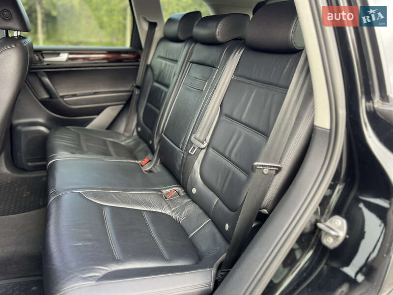 Внедорожник / Кроссовер Volkswagen Touareg 2011 в Тернополе