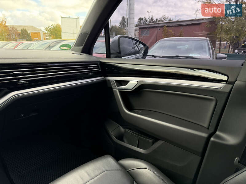 Внедорожник / Кроссовер Volkswagen Touareg 2018 в Полтаве фото 17 Внедорожник / Кроссовер Volkswagen Touareg 2018 в Полтаве