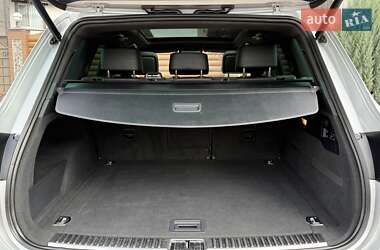 Внедорожник / Кроссовер Volkswagen Touareg 2012 в 