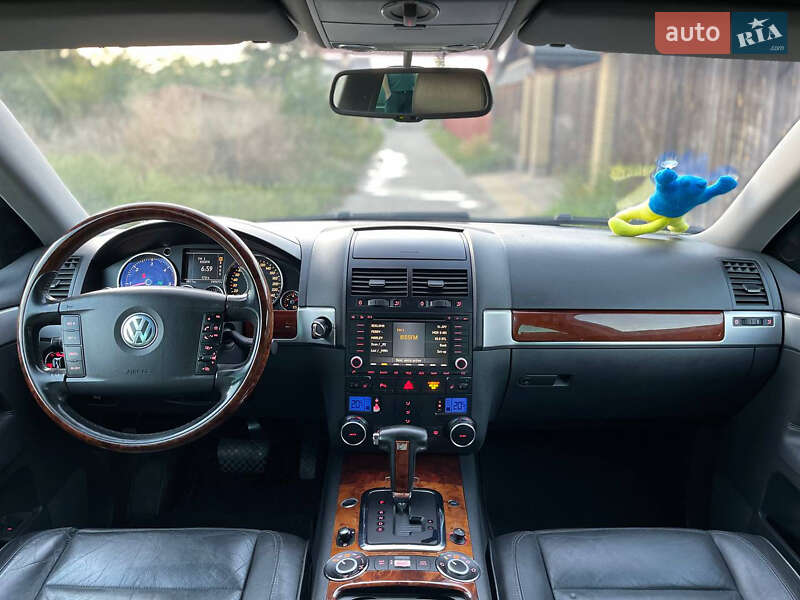 Позашляховик / Кросовер Volkswagen Touareg 2005 в Києві