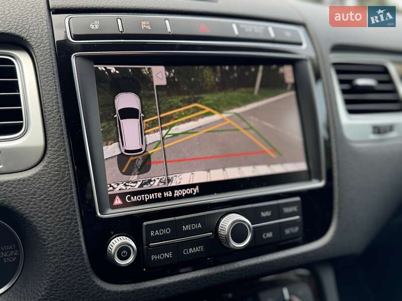 Позашляховик / Кросовер Volkswagen Touareg 2017 в Києві