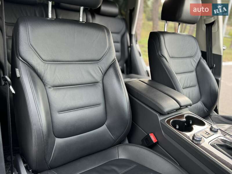 Позашляховик / Кросовер Volkswagen Touareg 2017 в Києві