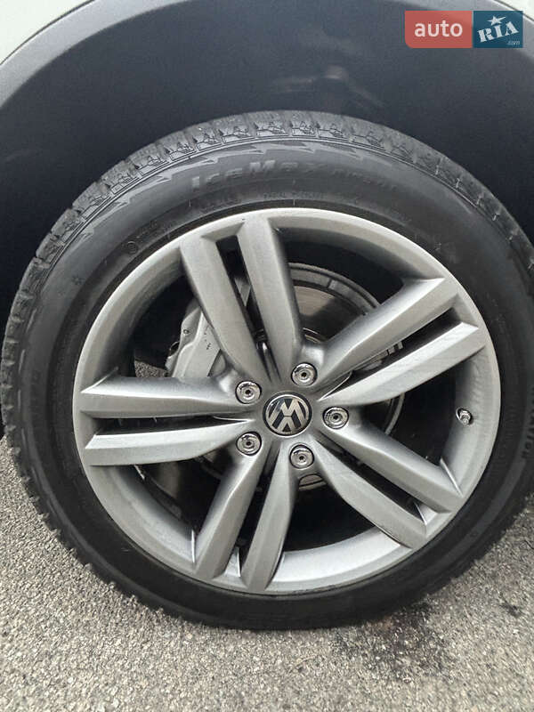 Позашляховик / Кросовер Volkswagen Touareg 2012 в Києві фото 9 Позашляховик / Кросовер Volkswagen Touareg 2012 в Києві