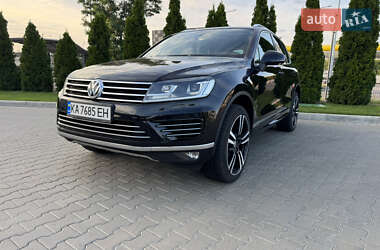 Позашляховик / Кросовер Volkswagen Touareg 2016 в Києві