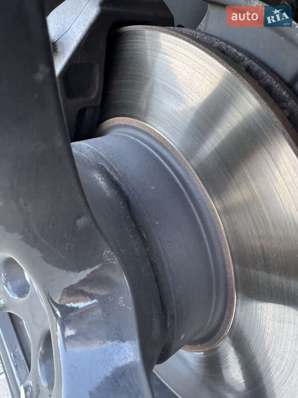 Внедорожник / Кроссовер Volkswagen Touareg 2016 в Киеве