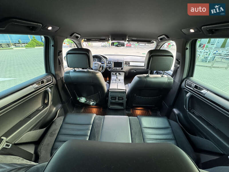 Внедорожник / Кроссовер Volkswagen Touareg 2016 в Киеве